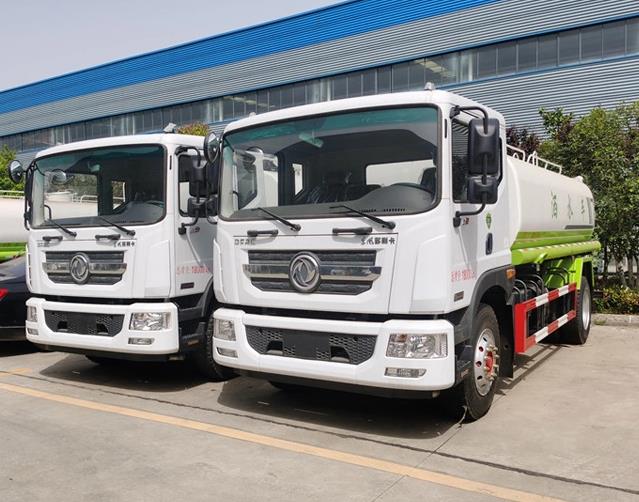 Dongfeng 4x2 3500 Gallon Water Tank Truck