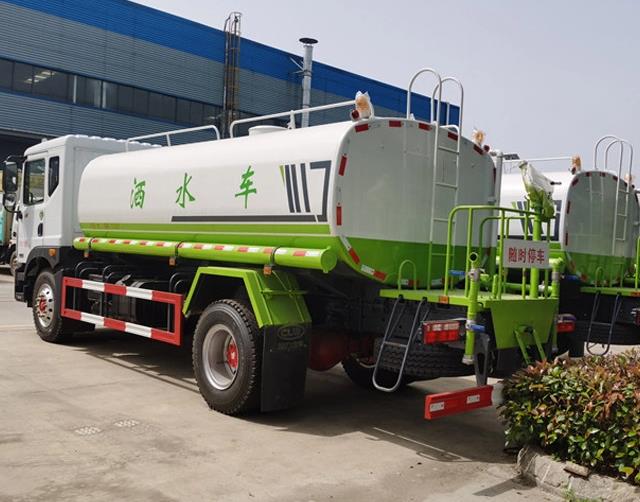 Dongfeng 4x2 3500 Gallon Water Tank Truck