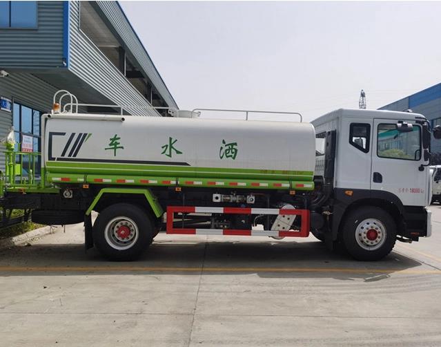 Dongfeng 4x2 3500 Gallon Water Tank Truck