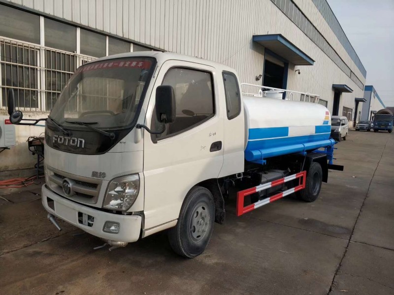 1000 Gallon Water Truck