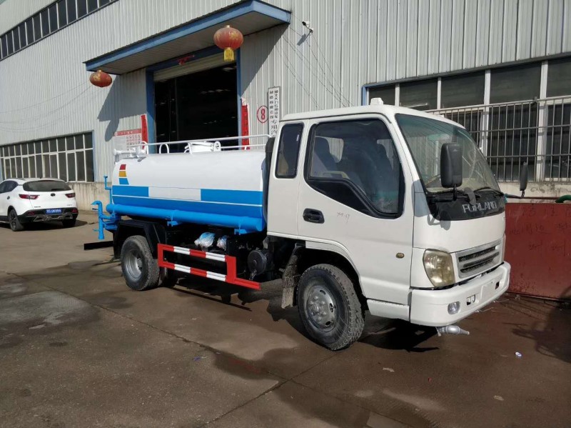 1000 Gallon Water Truck