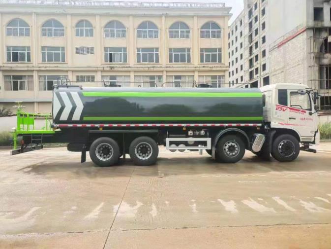 DongFeng 8x4 6000 Gallon Water Truck