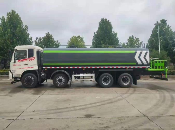 DongFeng 8x4 6000 Gallon Water Truck