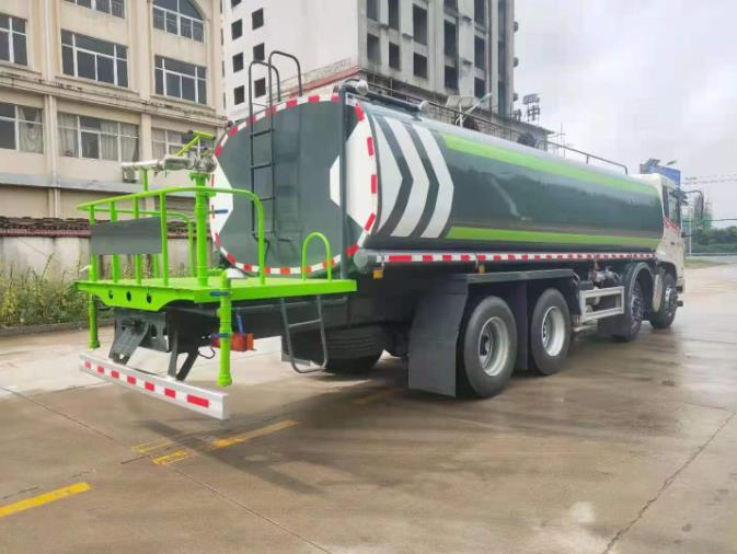 DongFeng 8x4 6000 Gallon Water Truck