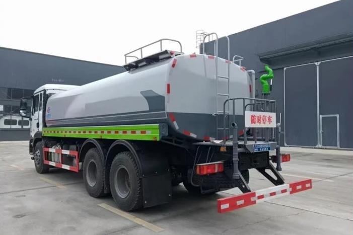 Sinotruk 6x4 18000 litre water truck