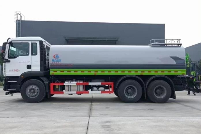 Sinotruk 6x4 18000 litre water truck